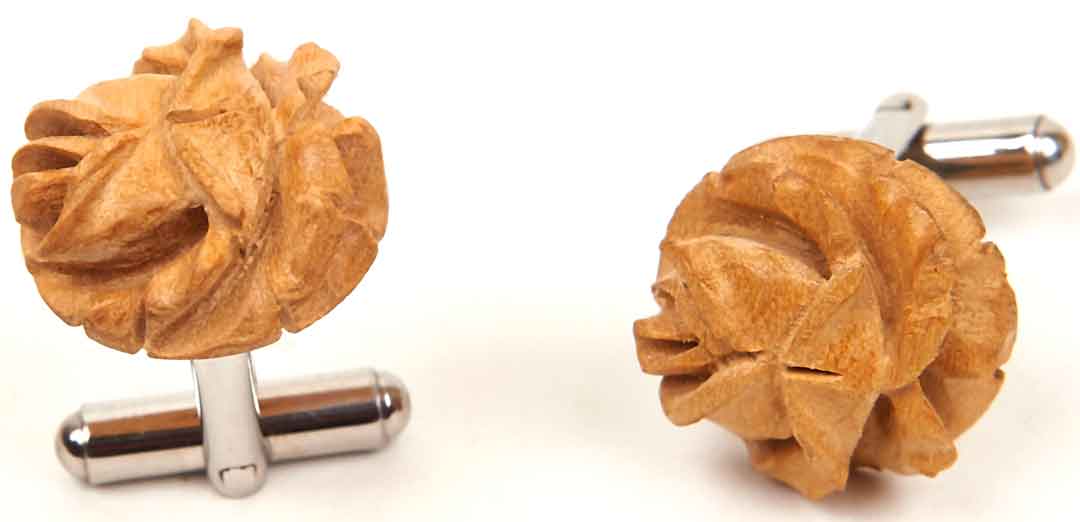 rose-cufflink_woodcarving_1_011118051214.jpg