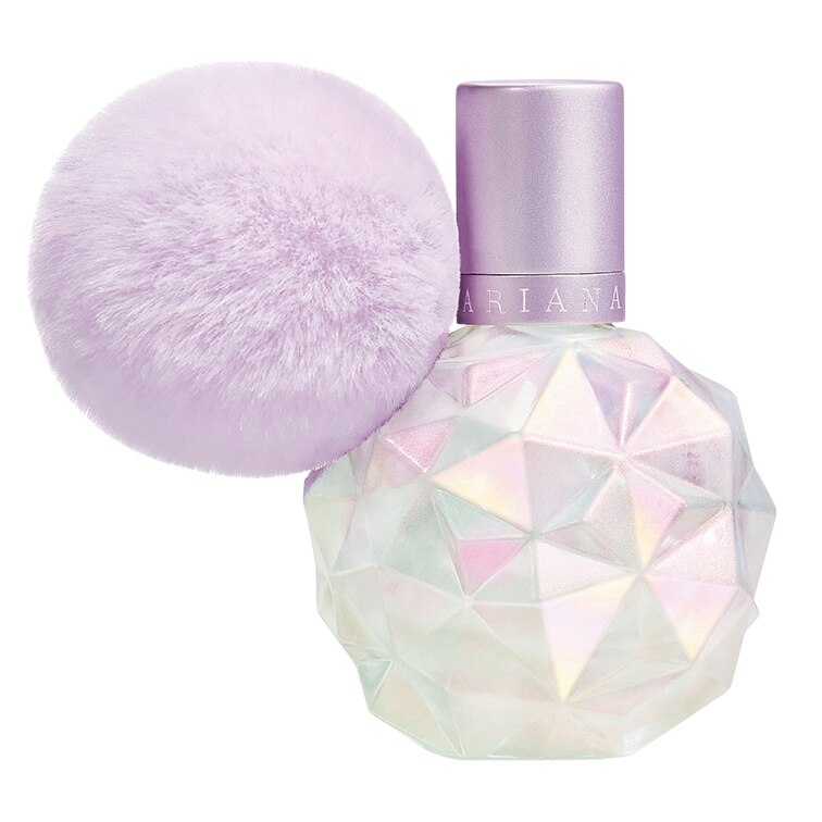 ariana-grande-eclipses-her-fans-with-brand-new-fragrance-moonlight-02_032118080425.jpg