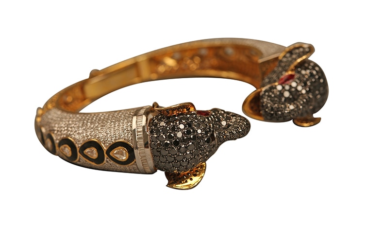 diamond-kada-embellished-with-onyx-from-png-jewellers_030818085139.jpg