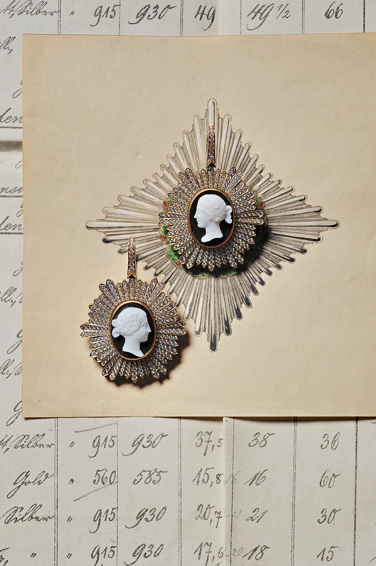 hemmerle-earrings-cameos-diamonds-white-gold-bronze-0297-9_031518124510.jpg