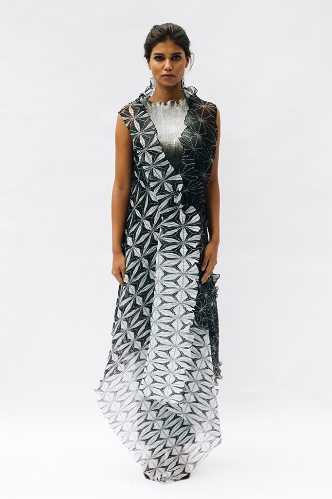 black-and-white-and-pewter-draped-ensemble-also-worn-over-white-trousers---picture-1_112619103106.jpeg black-and-white-and-pewter-draped-ensemble-also-worn-over-white-trousers---picture-1_112619103106.jpeg