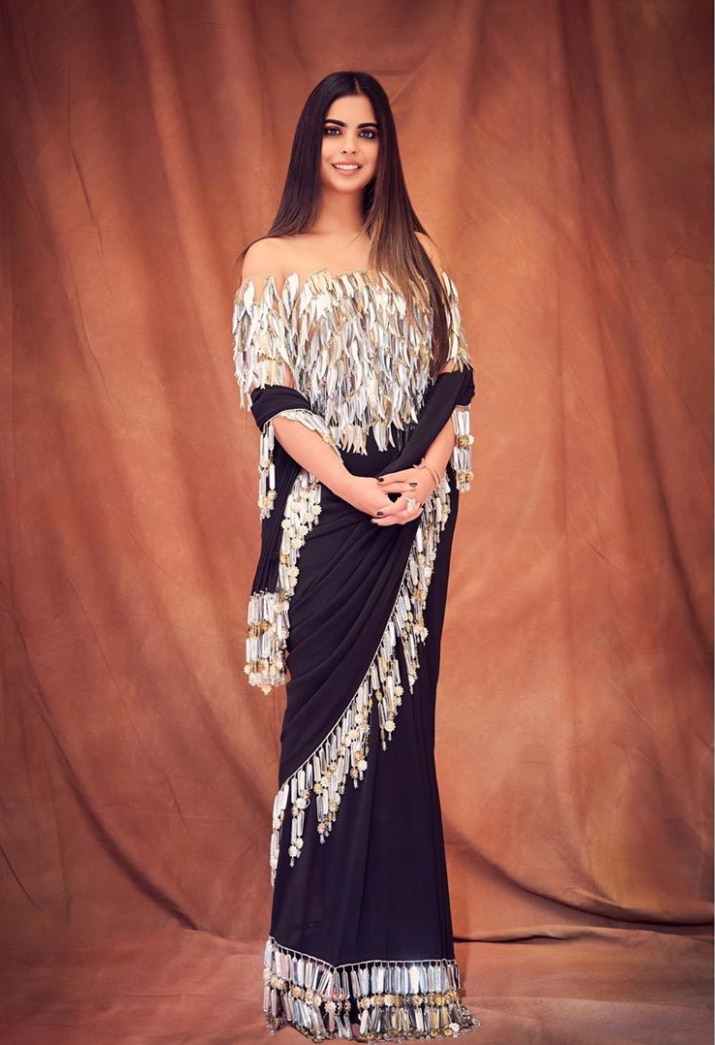 isha-ambani-in-abujani-sandeep-khosla_110419075047.png