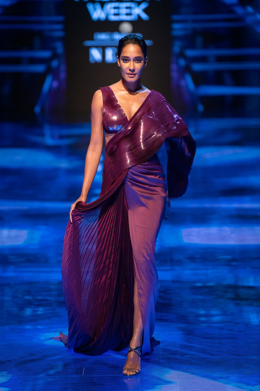 lfw-wf-19-d1-s9-amit-aggarwal-runway-221_110419075213.jpeg