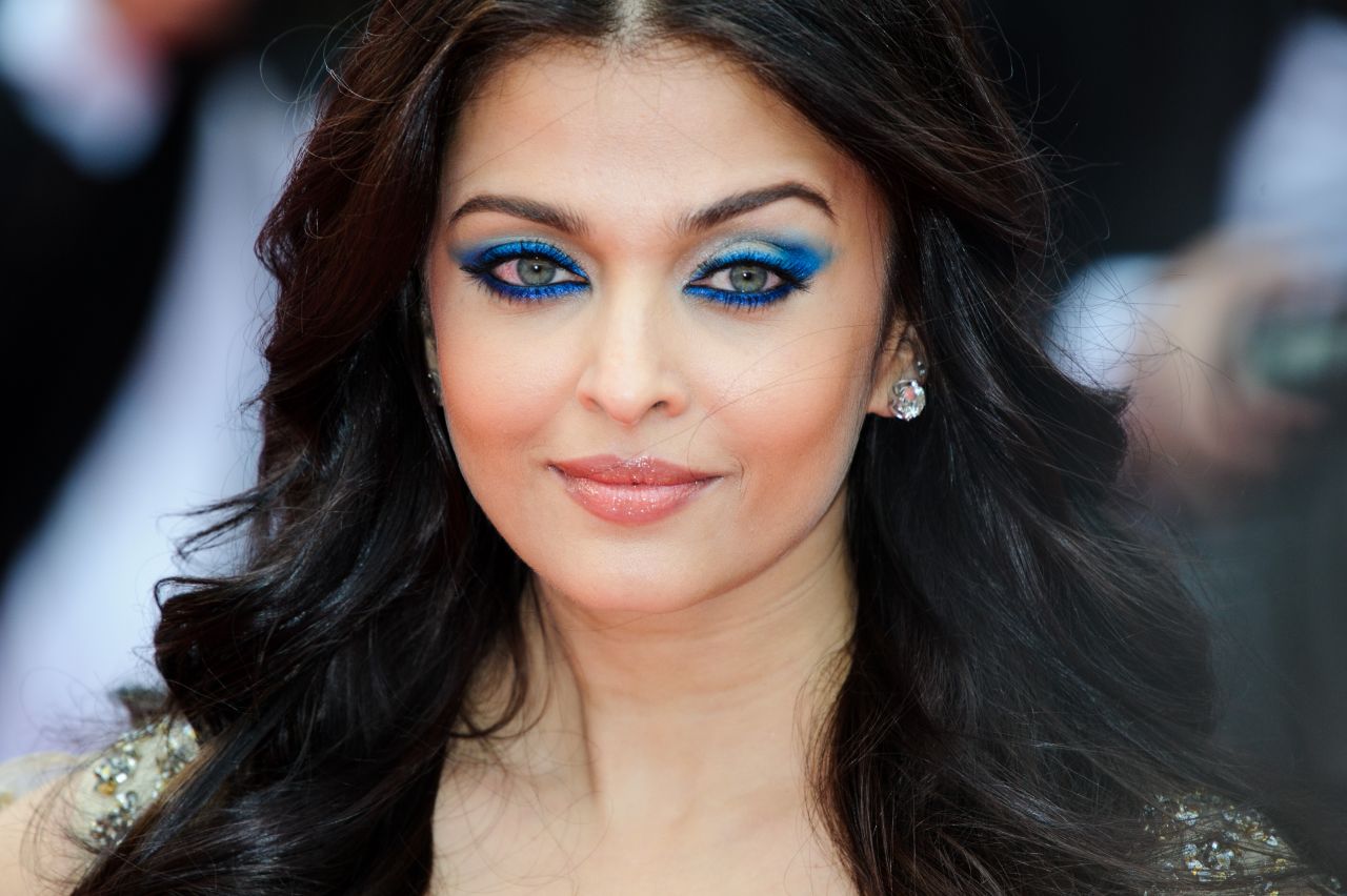 aishwarya-rai-bachchan-wallpaper-background-7_121819041100.jpg aishwarya-rai-bachchan-wallpaper-background-7_121819041100.jpg