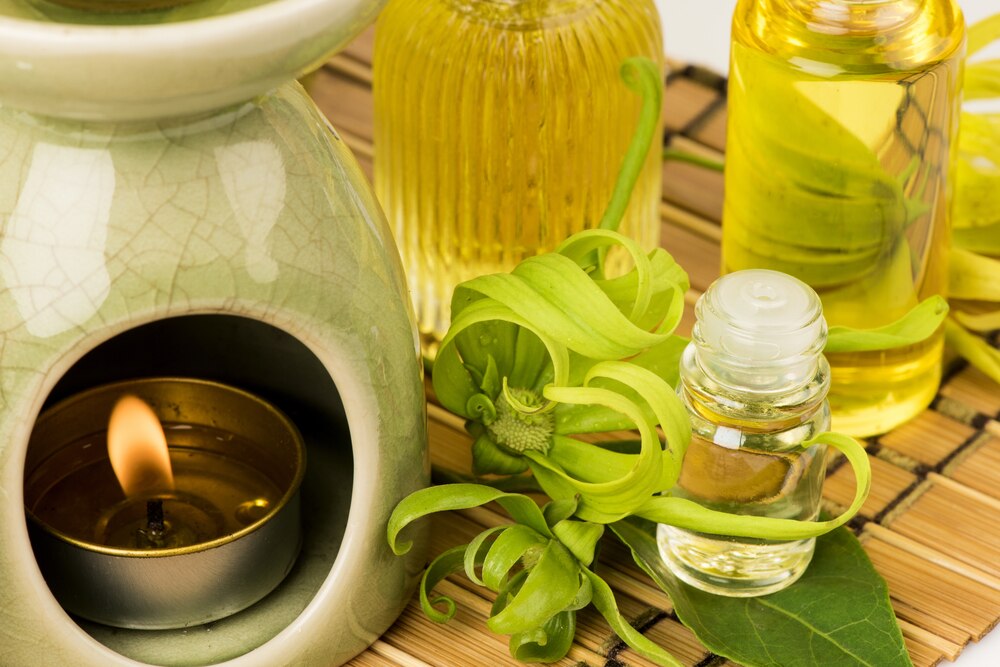 ylang-ylang-essential-oil_033120034104.jpg
