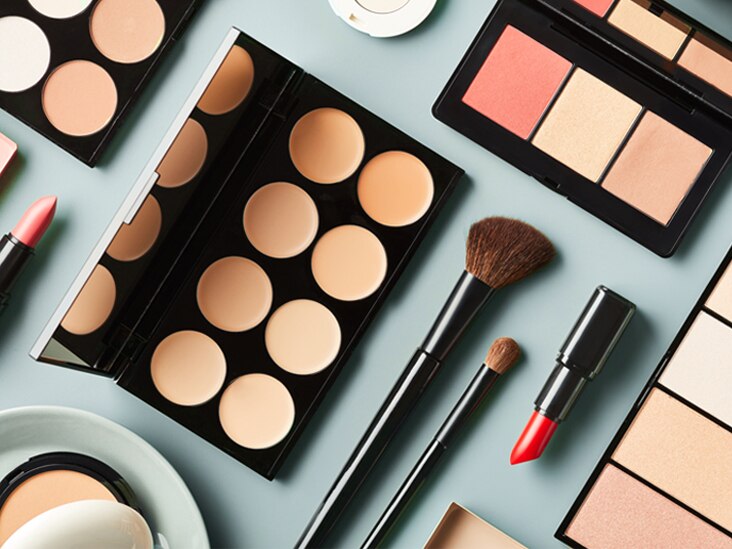 makeup_composition_overhead-732x549-thumbnail_102220070828.jpg