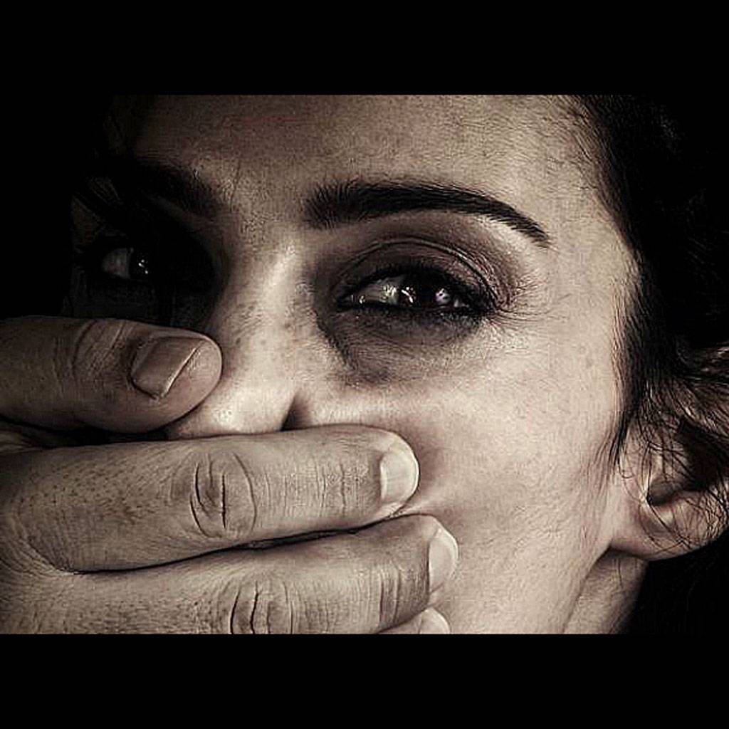 унижение мужчин женщинами. страх толпы. звук унижения. травля в школе. подчинение женщины мужчине.