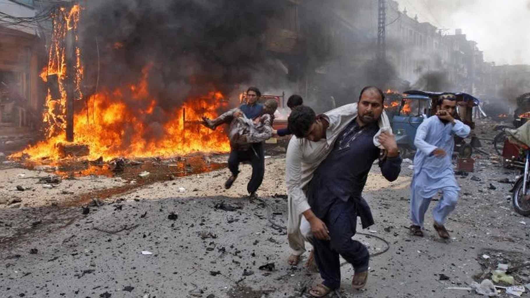 огромный угрожать