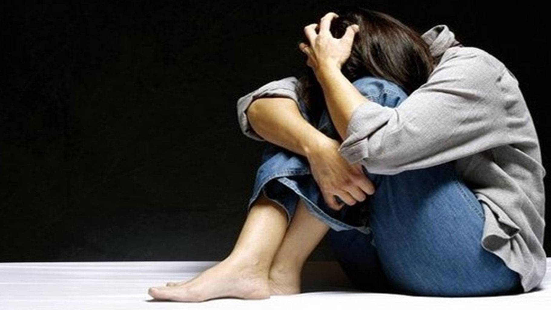 Страдание и унижение. Страдание и унижение. Страдание и унижение. Парень в отчаянии. Женщина в оковах.