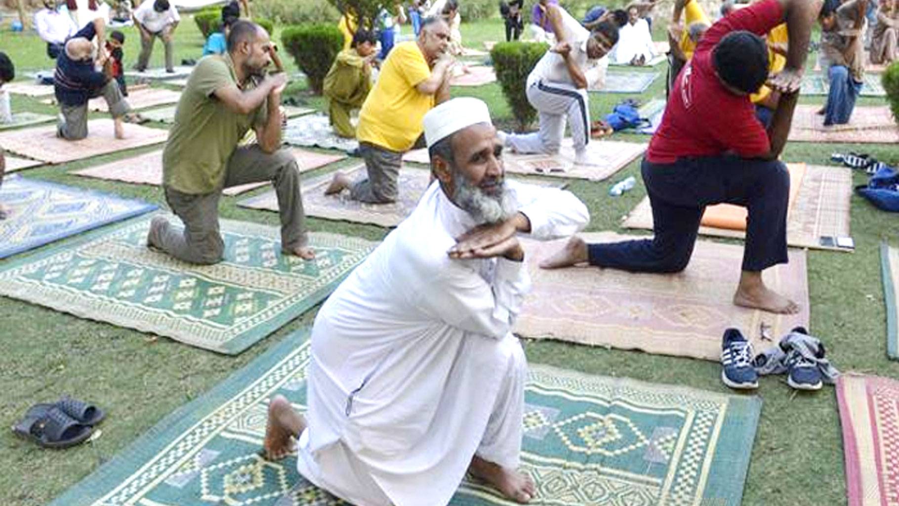 पाकिस्तान में कुछ यूं मना International Yoga Day This is how Pakistan