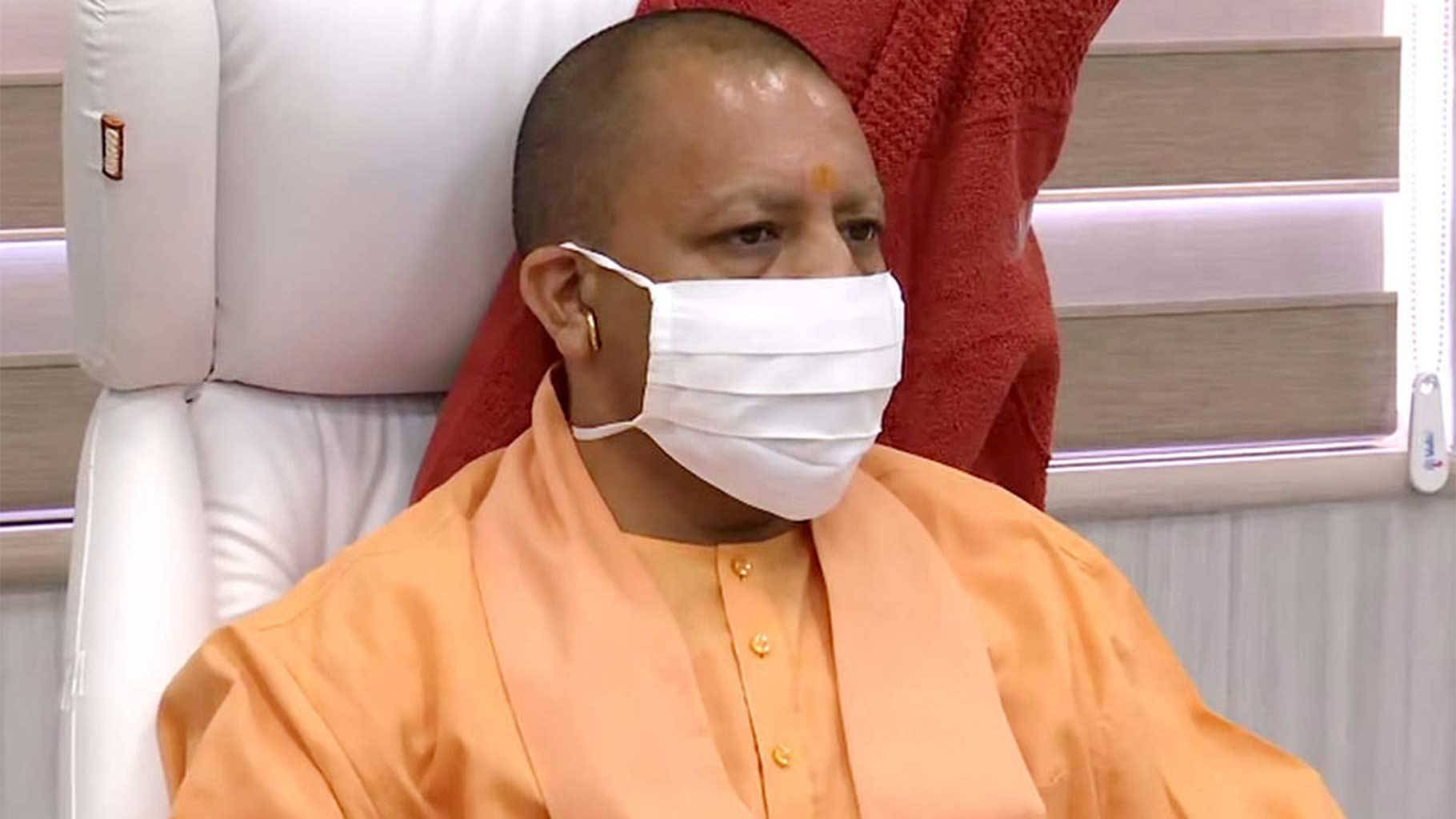 मुख्यमंत्री योगी आदित्यनाथ (CM Yogi Adityanath) ने प्रदेश के सभी दुकानदारों से अपील की है कि वो मास्क (Mask) और सैनेटाइजर (Sanitizer) का आवश्यक रूप से उपयोग करें!