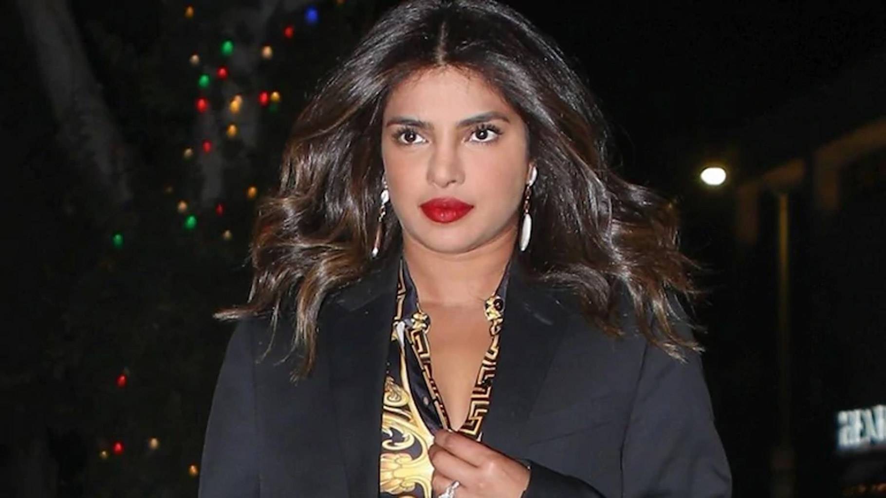 Priyanka Chopra की पुस्तक 'Unfinished' से 7 सनसनीखेज खुलासे, जो हैरान कर  देंगे! - Priyanka Chopra 7 shocking revelations in her Book Unfinished A  memoir boyfriend boobs job Nick Jonas