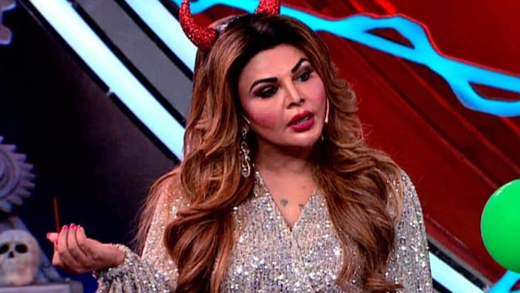 Rakhi Sawant और Bigg Boss एक-दूसरे के लिए जरूरी ही नहीं मजबूरी बन चुके हैं!  - Bigg boss 15 most controversial reality show Rakhi Sawant settled as  controversy queen