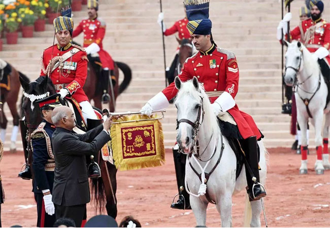 प्रेसिडेंट्स बॉडी गार्ड्स को ही राष्ट्रपति की सिल्वर ट्रम्पेट और झंडा फैराने का मौका मिलता है