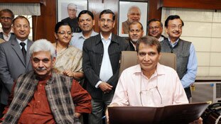 प्रभु की रेल: आम आदमी को अब टेक-सैवी होना पड़ेगा