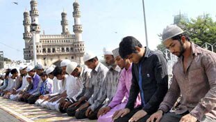 जानें यूपी में किस-किस की है मुस्लिम वोटों पर नजर