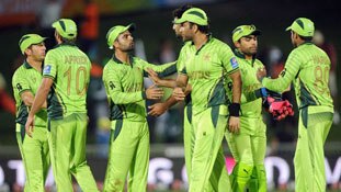 व्यंग्यः क्यों परेशान हैं पाकिस्तानी क्रिकेटर्स की बीवियां और पीसीबी