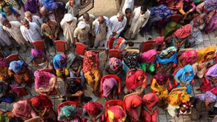 हरियाणा की खाप पंचायतों में घटने लगा मर्दों का रुतबा