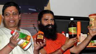 व्यंग्य: ये हैं बाबा रामदेव की 10 नई सियासी बूटियां