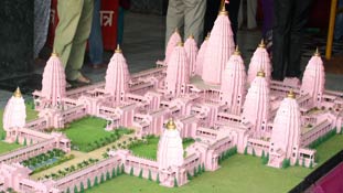 एक मामूली आपत्ति में उलझा सबसे बड़ा हिंदू मंदिर