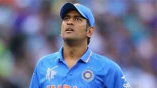 कैसे कोहली एंड कंपनी ने धोनी को किनारे किया