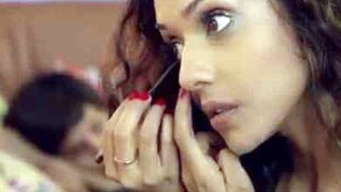 [वीडियो] ये पहला लेस्बियन एड है, वायरल तो होना ही था