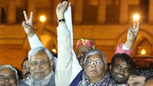 लालू-नीतीश गठबंधन भी जनता परिवार के रास्ते पर