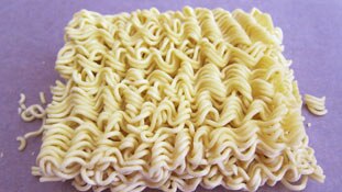 मैगी पर कार्रवाई: देर आए, पर दुरुस्त आए