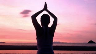 डॉक्टर भी कहते हैं- योग से भगाएं रोग