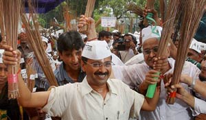 व्यंग्य: तो ऐसे मिला था केजरीवाल को झाडू चुनाव चिह्न