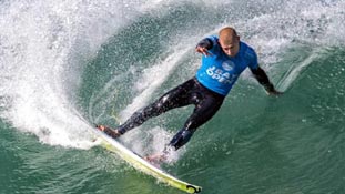 सर्फिंग के वर्ल्ड चैंपियन पर शार्क का  हमला