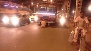 ...जब नमाज के लिए थम गया हावड़ा ब्रिज का ट्रैफिक