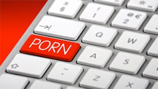 अकेले में पोर्न देखना गलत कैसे हो सकता है!