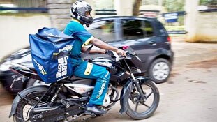 एक नजर डिलीवरी बॉयज पर भी डालिए