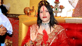 क्या हुआ अगर राधे मां ने स्कर्ट पहन ली