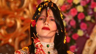 सार्वजनिक तौर पर धर्म का दिखावा क्यों पोर्न से भी ज्यादा खतरनाक है