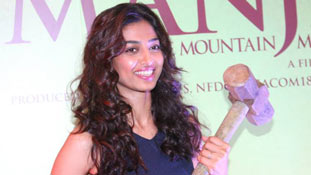 राध‍िका के लिए लीक है कि मानता नहीं