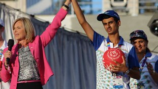 विजय जुलूस न सही, इन्हें बधाई तो दे ही सकते हैं