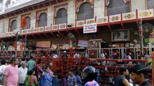 यहां सच में भगवान हम सब के भरोसे बैठे हैं!