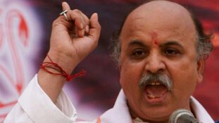 बच्चे पैदा करवाना छोड़ मुद्दों पर बात क्यों नहीं करते?