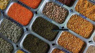 पता नहीं क्यों...दाल अब अच्छी नहीं लगती मुझको