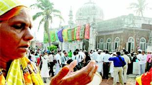 मुस्लिम महिलाएं 600 साल बाद अचानक अछूत क्यों हो गईं?