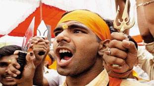 गुजरात के गरबे में कोई मुसलमान आया तो...