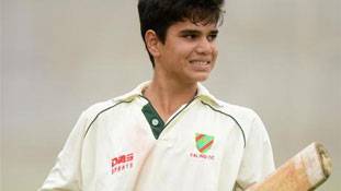 'तेंडुलकर' ने बनाई सेंचुरी, झूम उठा सोशल मीडिया