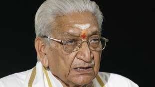 सिंघल की नजर में मोदी नेहरू की तरह लोकप्रिय