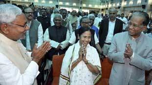 क्या फेल हो जाएगी नीतीश की शपथ-डिप्लोमेसी?