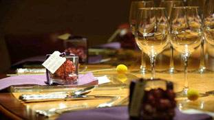 अब रेस्टोरेंट में मेनू नहीं, खाने का बिल पढ़ें