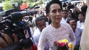 केजरीवाल जैसी ही होगी म्यांमार की सू की सरकार