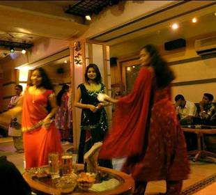 डांस बार का नजारा लाइव दिखाई देगा थानों में!