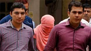 सरकारी नौकरी दो, निगरानी की जरूरत नहीं!